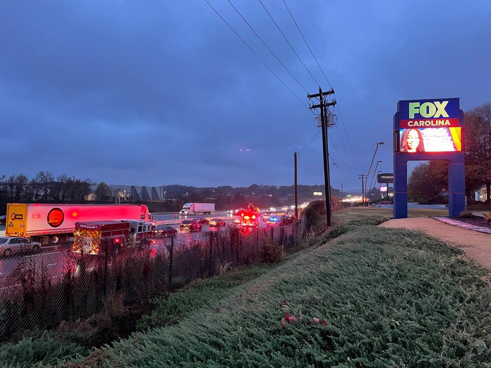 Crash on I-85 near exit 54 in Greenville causing slow down